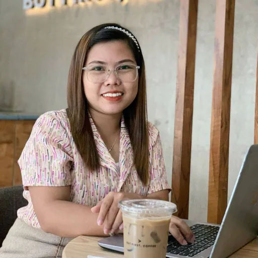 Norie A. — Mid-Level Social Media Manager & Graphic Designer from Philippines