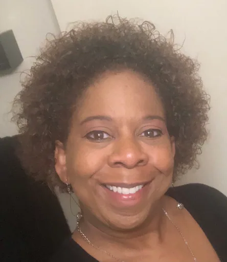 Toosdai L. — Mid-Level Customer Service Specialist from United States
