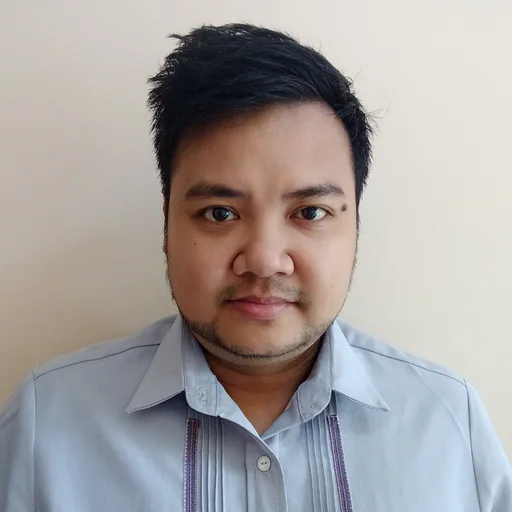 Vicmar C. — Senior Government Bookkeeper from Philippines
