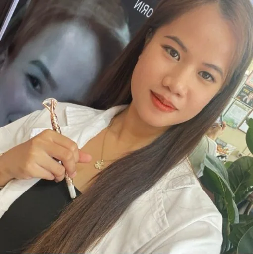 Mary R. — Mid-Level Sales Executive from Philippines