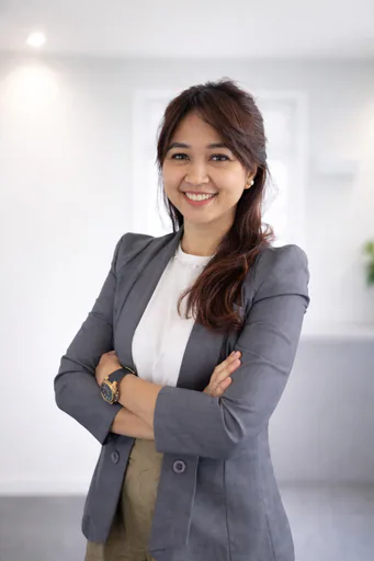 Wistaria F. — Senior IT Sales and Business Manager from Indonesia