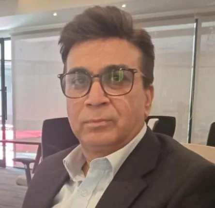 Muniz A. — Senior Supply Chain Procurement Consultant from Pakistan