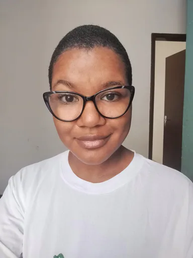 Tay O. — Senior Brand Graphic Designer from Brazil