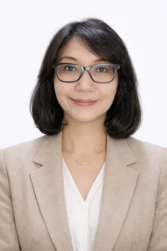 Nining S. — Senior Human Resources Manager from Indonesia