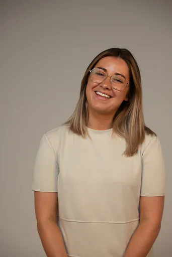 Francesca B. — Mid-Level Bid Manager from United Kingdom
