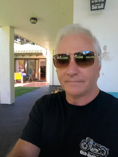 Andrew M. — Executive Manufacturing Business Leader from United Kingdom