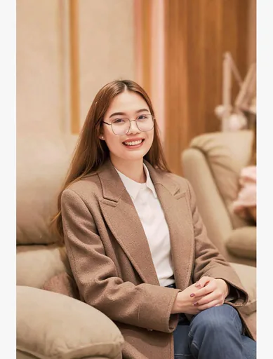 Klytelle R. — Mid-Level Workplace Service Delivery Analyst from Philippines