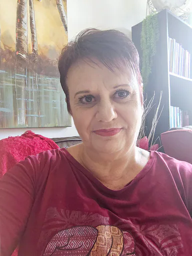 Yolande V. profile photo