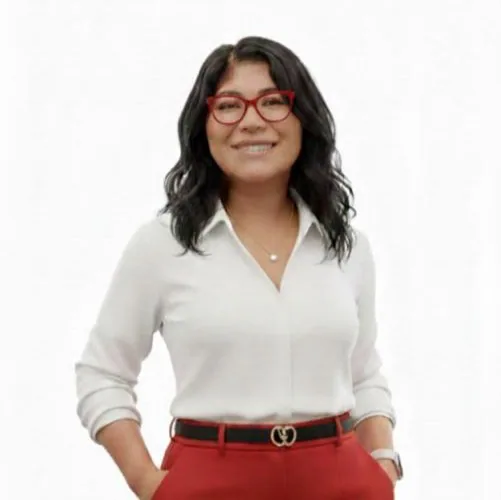 Vanessa L. — Senior Educational Operations Director from Peru