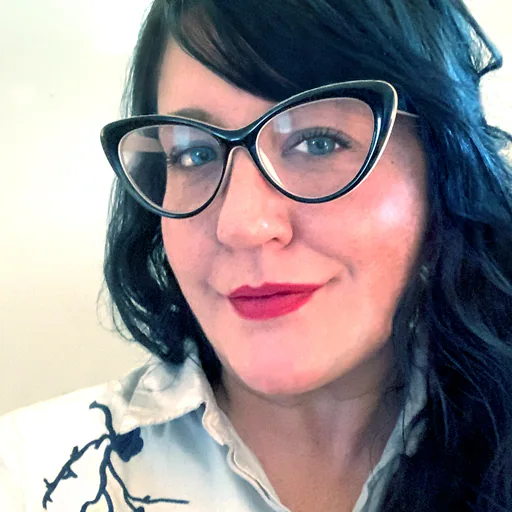 Sarah N. — Senior Web/Graphic Designer from United States