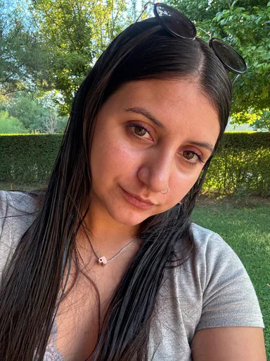 Lara V. profile photo