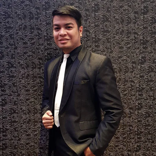 Roel E. — Senior B2B Sales Executive from Philippines