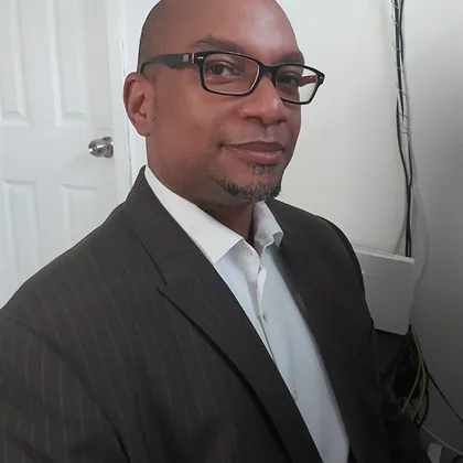 Fernando J. — Mid-Level Call Center Representative from Canada