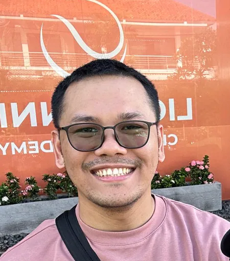 Paul E. — Senior Web Developer from Philippines