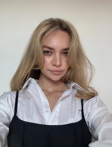 Julia — Mid-Level Event Manager from United Kingdom