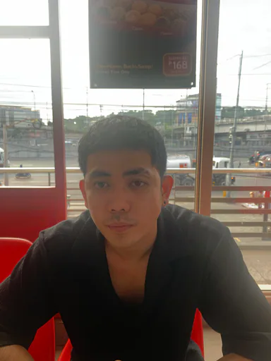 Lourence J. — Mid-Level Ads Manager from Philippines