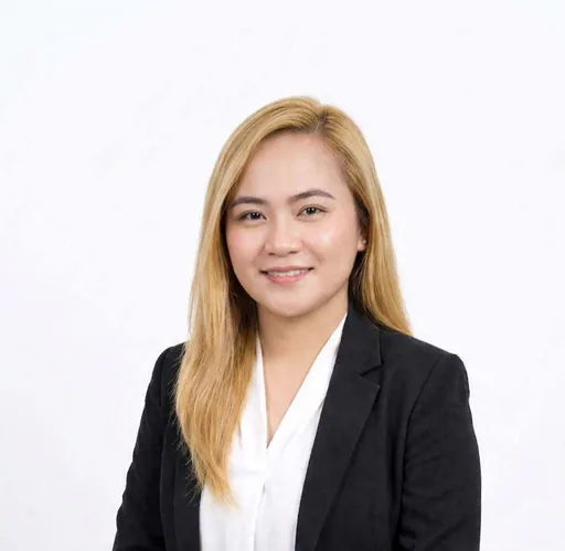 Chezca S. — Senior E-Commerce & Social Media Manager from Philippines
