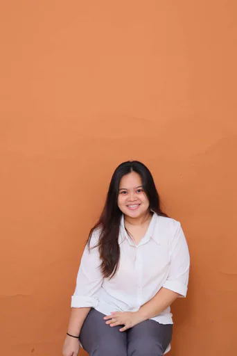 Shalaine S. — Junior Customer Service Specialist from Philippines