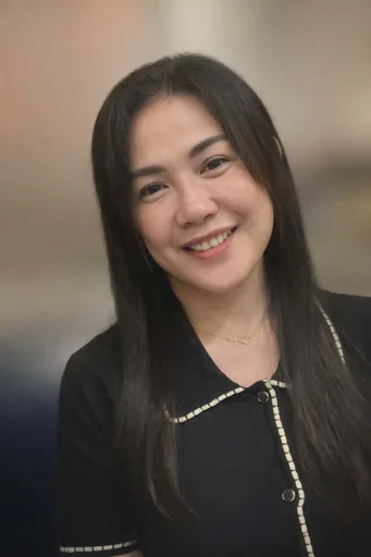 Wenceslie P. — Mid-Level Maritime Operations Manager from Philippines