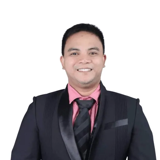 Junnald D. — Senior Customer Service Professional from Philippines