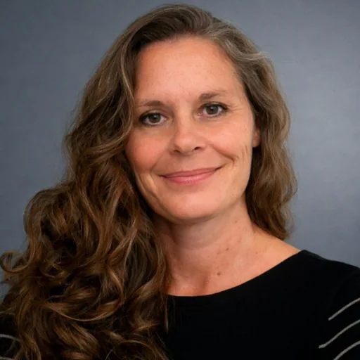 Robyn H. — Senior Operations and Program Manager from United States