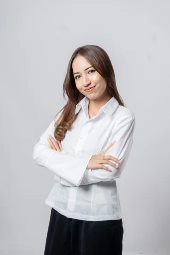 Rossalia E. — Mid-Level HR Specialist from Indonesia