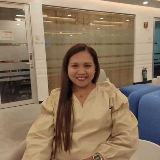 Jelofe O. — Mid-Level Healthcare Customer Service Specialist from Philippines