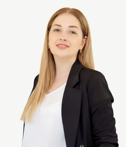 Anna Y. — Lead Graphic Designer from Armenia