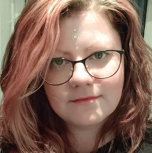 Maria H. — Mid-Level Financial Reporting and Project Coordinator from United Kingdom