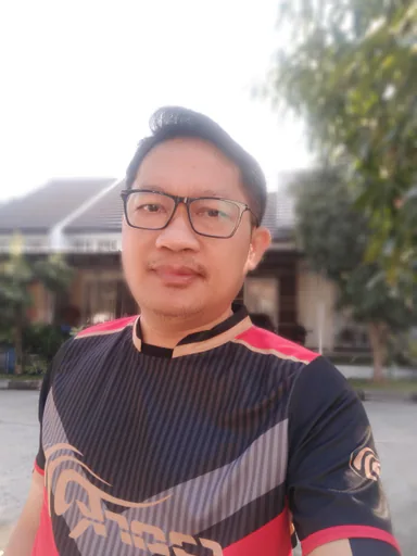 Ryant S. — Mid-Level Retail Operations Director from Indonesia