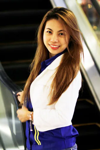 Ariane J. — Senior Supply Chain Manager from United States