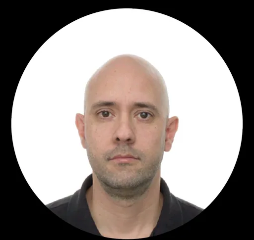 Juan P. — Senior Logistics and Procurement Manager from Colombia