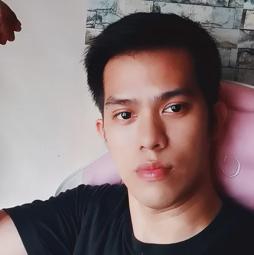 RJ V. profile photo