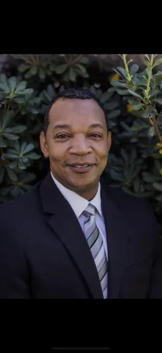 Michael G. — Senior Supply Chain and Logistics Manager from United States