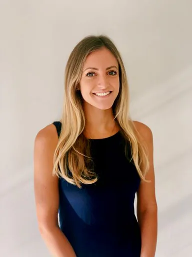 Hannah H. — Senior Business Development and Communications Manager from United States