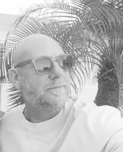 Ralph J. — Senior Sales Director from United Kingdom