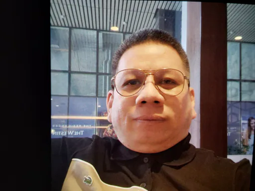 Raymond R. — Senior Operations and Sales Manager from Philippines