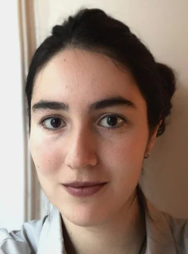 Lara W. — Mid-Level Research Analyst from Greece