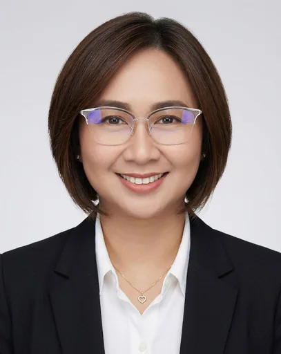 Paola L. — Mid-Level Financial Services Project Manager from Philippines