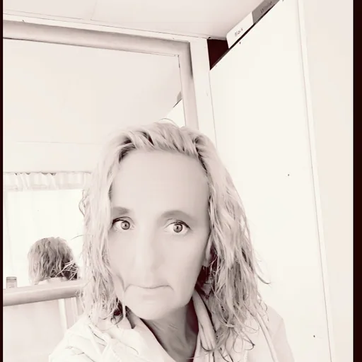 ANNEMIE V. profile photo
