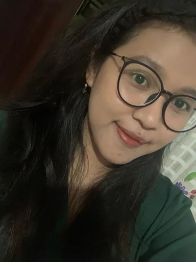 Naftaria D. — Senior Business Operations Administrator from Indonesia