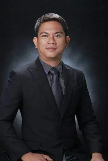 Frhoilan M. — Professor and Business Owner from Philippines