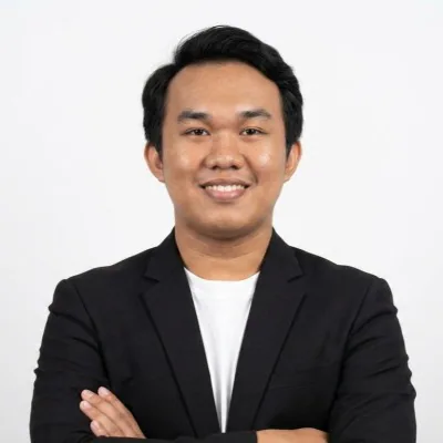 Godfrey M. — Mid-Level Dispute Resolution Specialist from Philippines