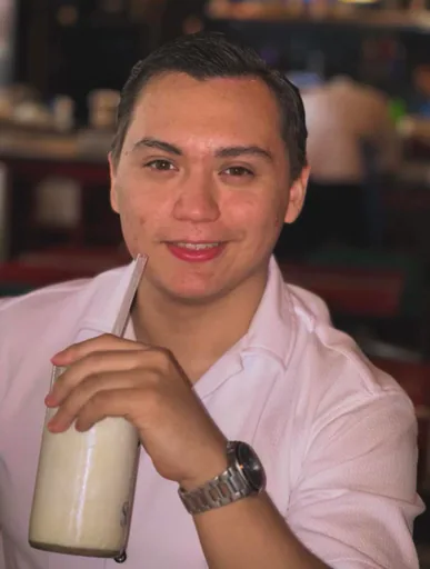 Angel E. — Mid-Level Healthcare Growth Manager from Guatemala