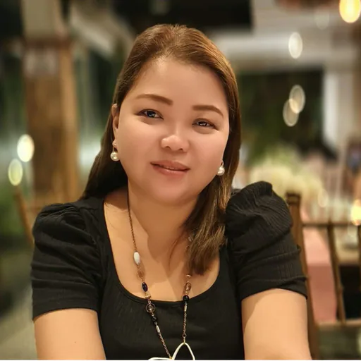 Nona N. — Executive assistant from Philippines