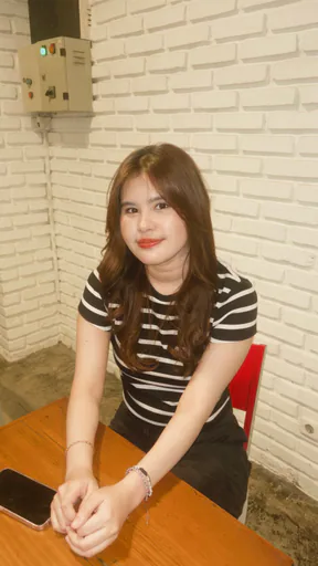 alya V. — Junior Social Media Specialist from Indonesia