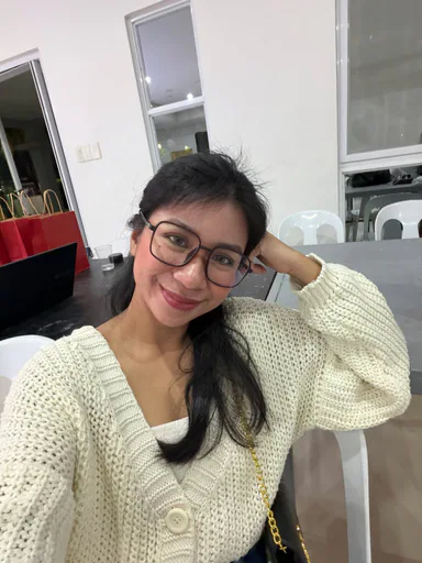 JILLIAN D. — Mid-Level Real Estate Documentation Officer from Philippines